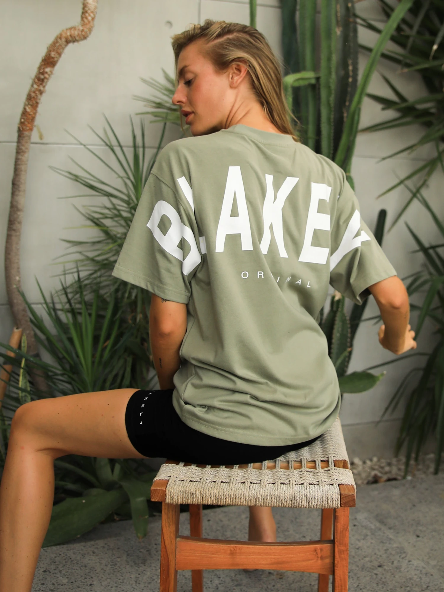 Isabel Oversized T-Shirt - Olive 7 Isabel Oversized T-Shirt - Olive - Image 7