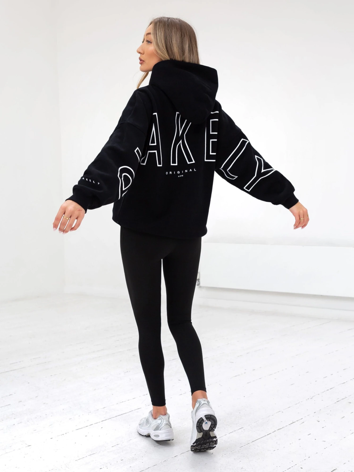 Outline Isabel Oversized Hoodie - Black 6 Outline Isabel Oversized Hoodie - Black - Image 6