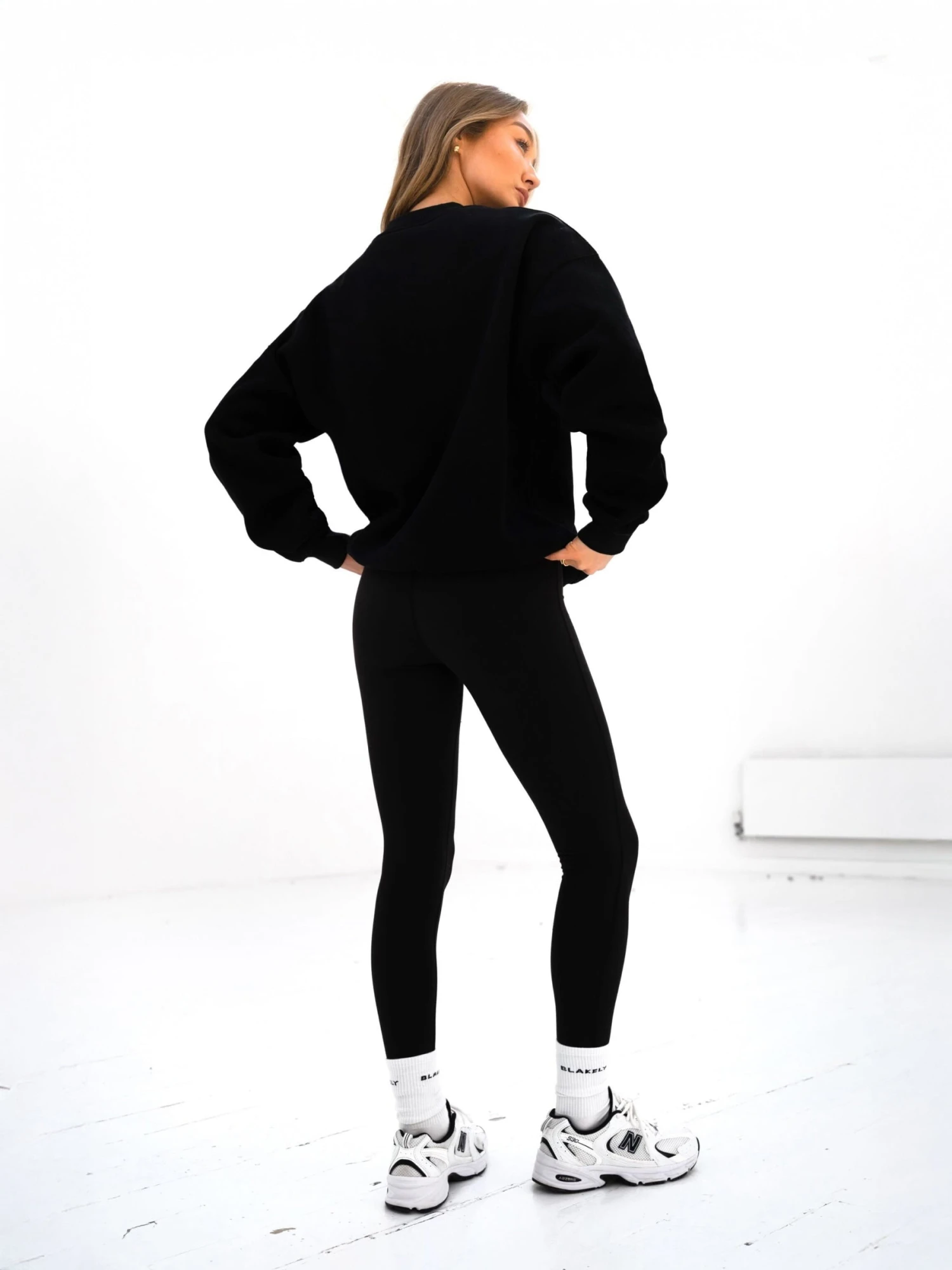 Madison Oversized Jumper - Black 4 Madison Oversized Jumper - Black - Image 4