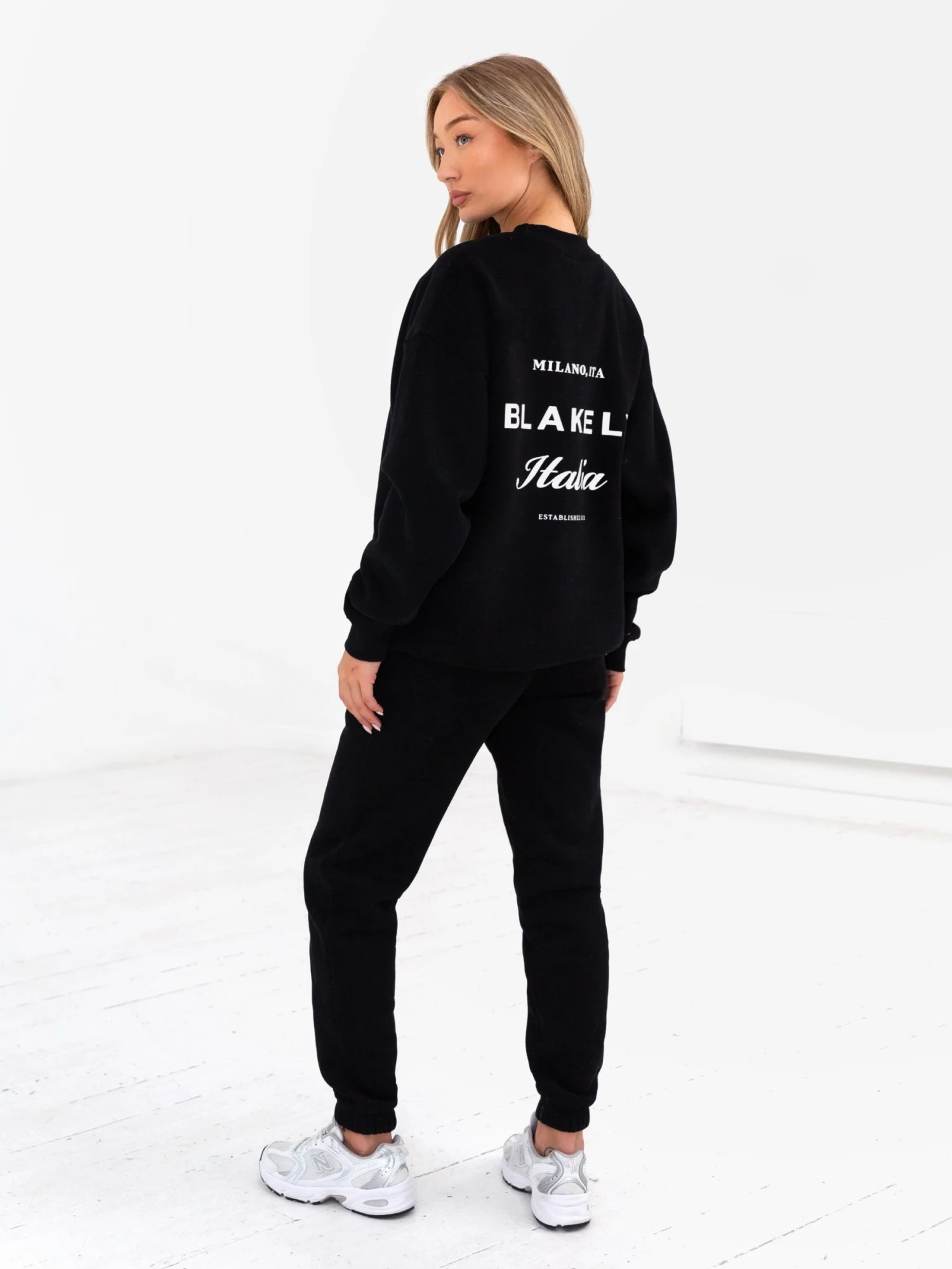 Italia Oversized Jumper - Black 5 Italia Oversized Jumper - Black - Image 5