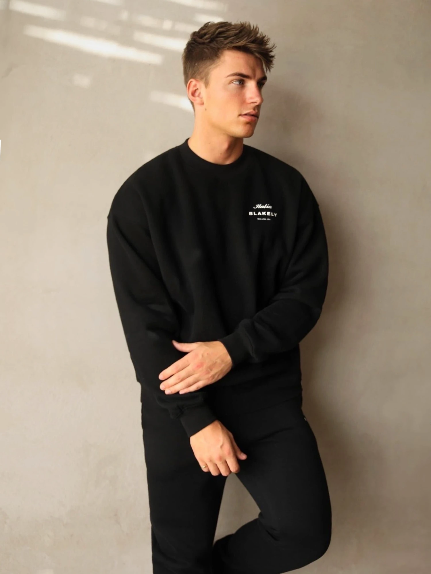 Italia Relaxed Jumper - Black 2 Italia Relaxed Jumper - Black - Image 2