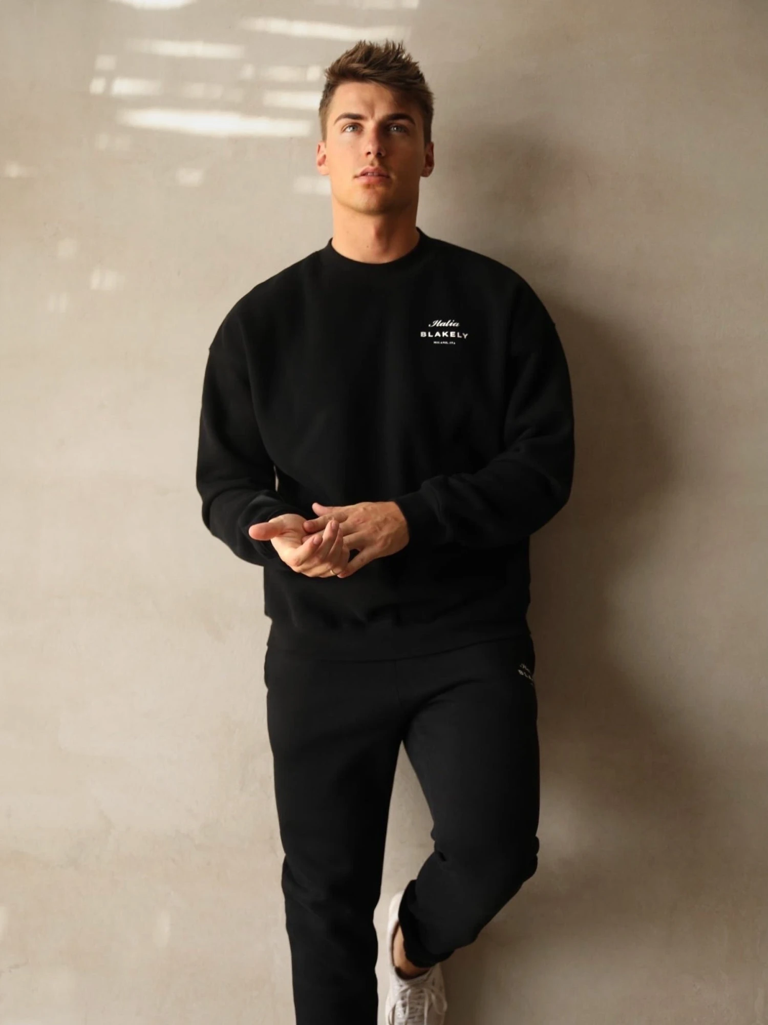 Italia Relaxed Jumper - Black 3 Italia Relaxed Jumper - Black - Image 3