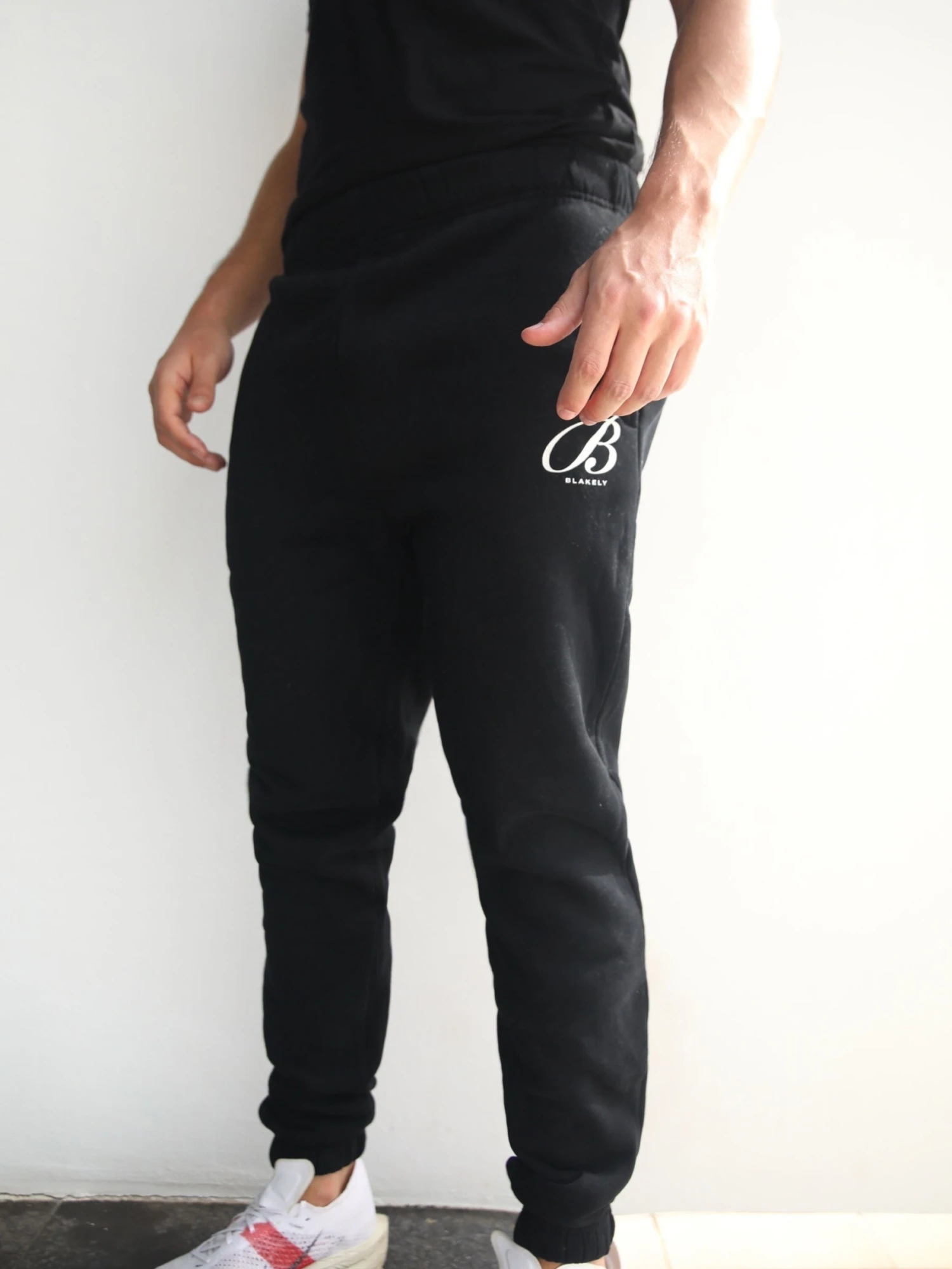 Vita Relaxed Sweatpants - Black 4 Vita Relaxed Sweatpants - Black - Image 4