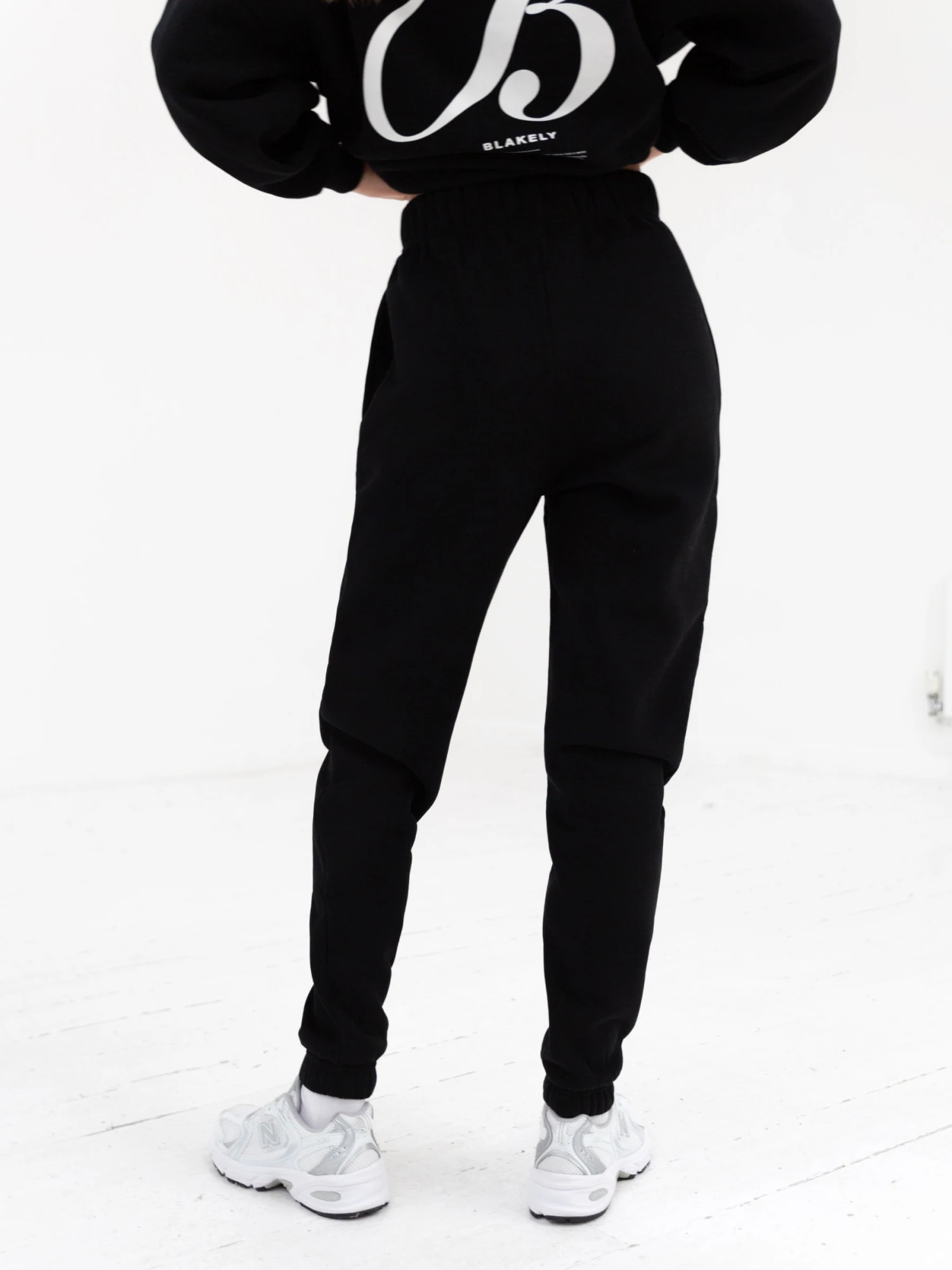 Vita Sweatpants - Black 2 Vita Sweatpants - Black - Image 2