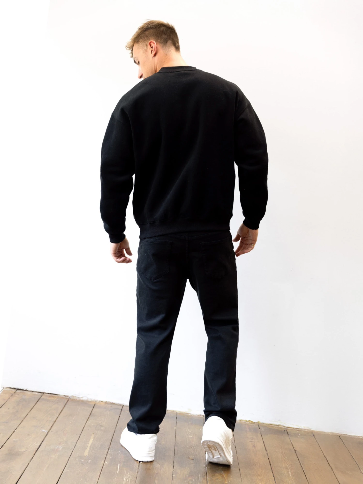 Apex 610 Relaxed Jumper - Black 4 Apex 610 Relaxed Jumper - Black - Image 4