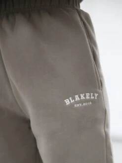 Heritage Sweatpants - Neutral Grey 8 Heritage Sweatpants - Neutral Grey -Blakely Clothing Store 225VMSafariGreen 03D