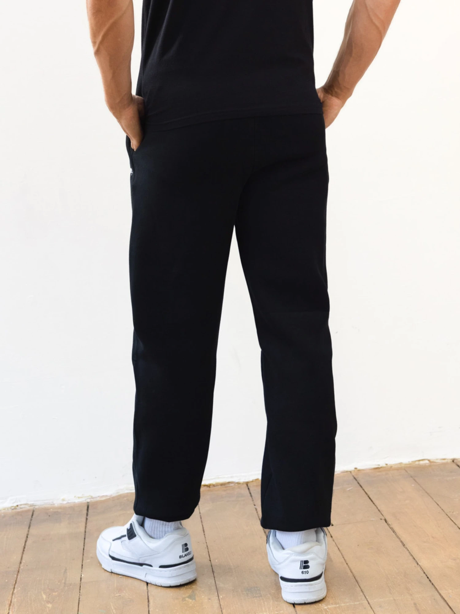 Sami Relaxed Sweatpants - Black 4 Sami Relaxed Sweatpants - Black - Image 4