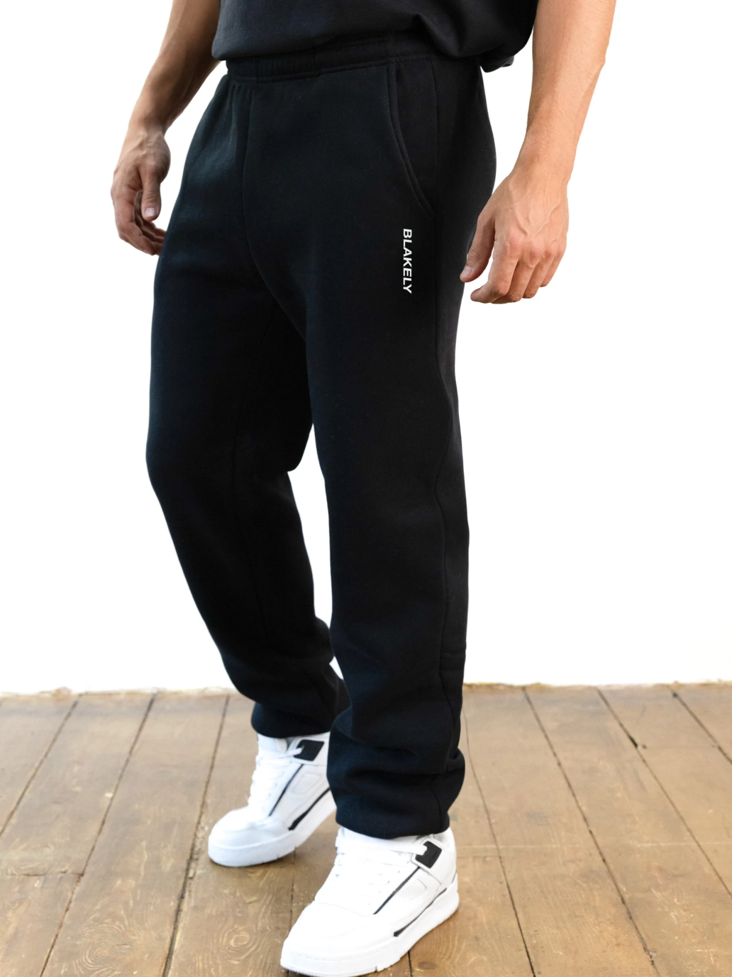 Italic Linear Relaxed Sweatpants - Black 1 Italic Linear Relaxed Sweatpants - Black
