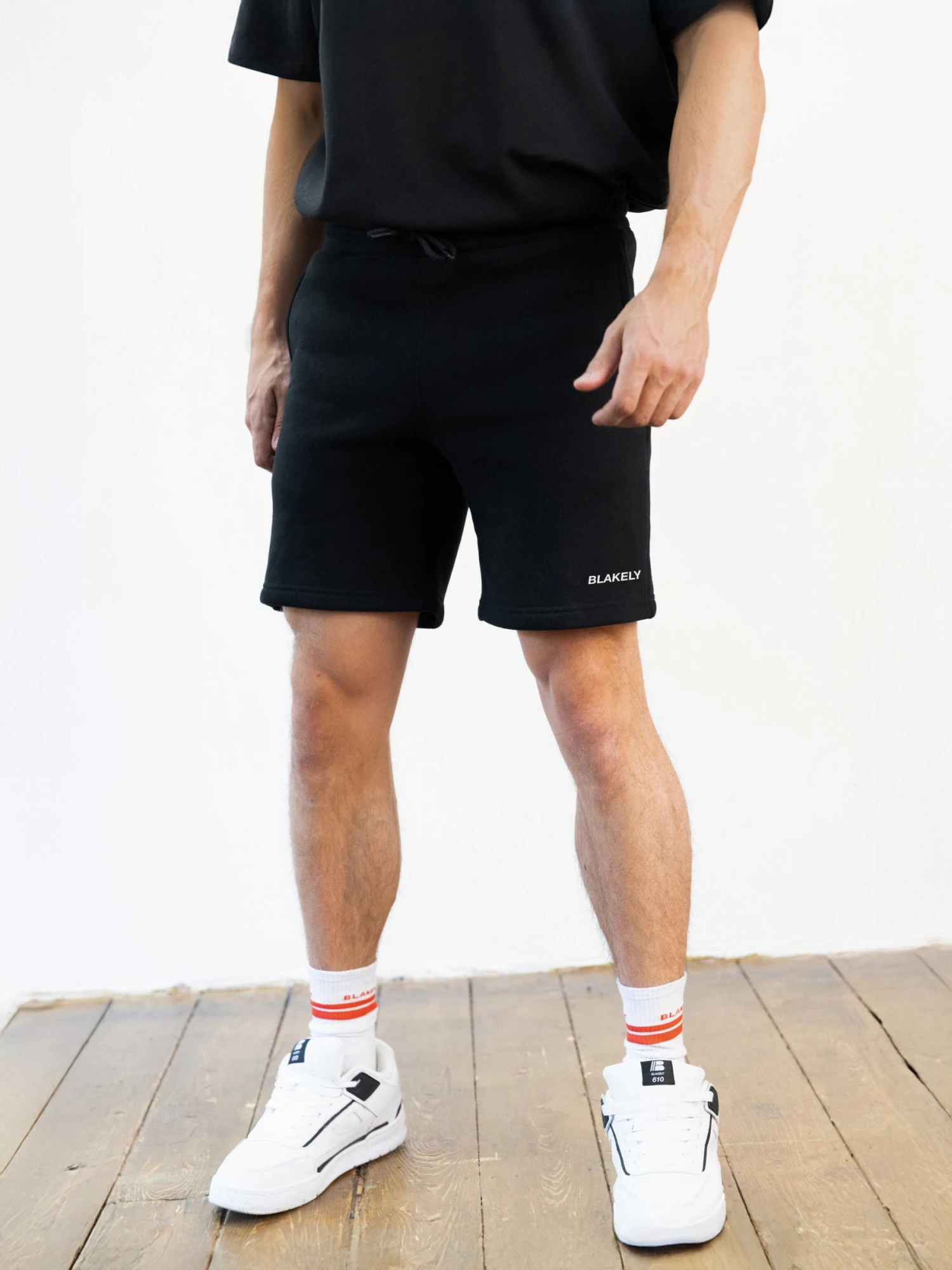 Italic Relaxed Jogger Shorts - Black 4 Italic Relaxed Jogger Shorts - Black - Image 4